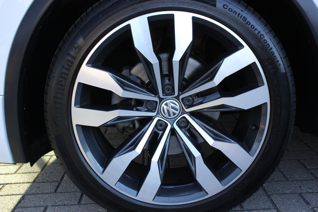 Volkswagen Tiguan 1.4 tsi 4motion r-line | pano | v.c. | acc | el. trekhaak