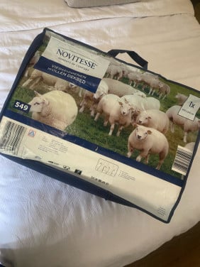 Mooi 4 seizoenendekbed wol nieuw! 240 x 220