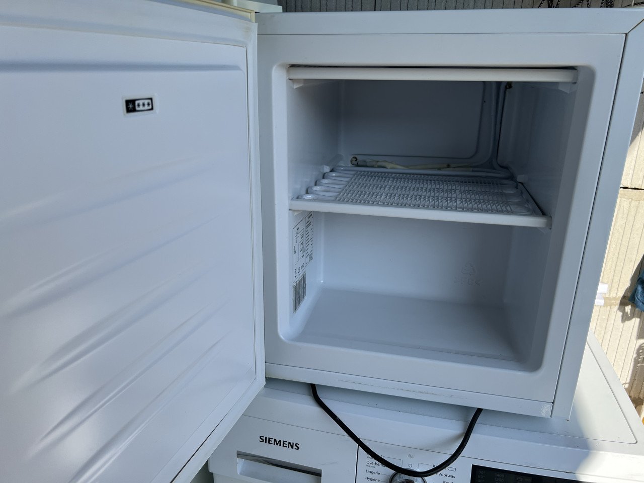 Mini / camping / tafelmodel Vriezer energielabel A+ netto inhoud 30 liter