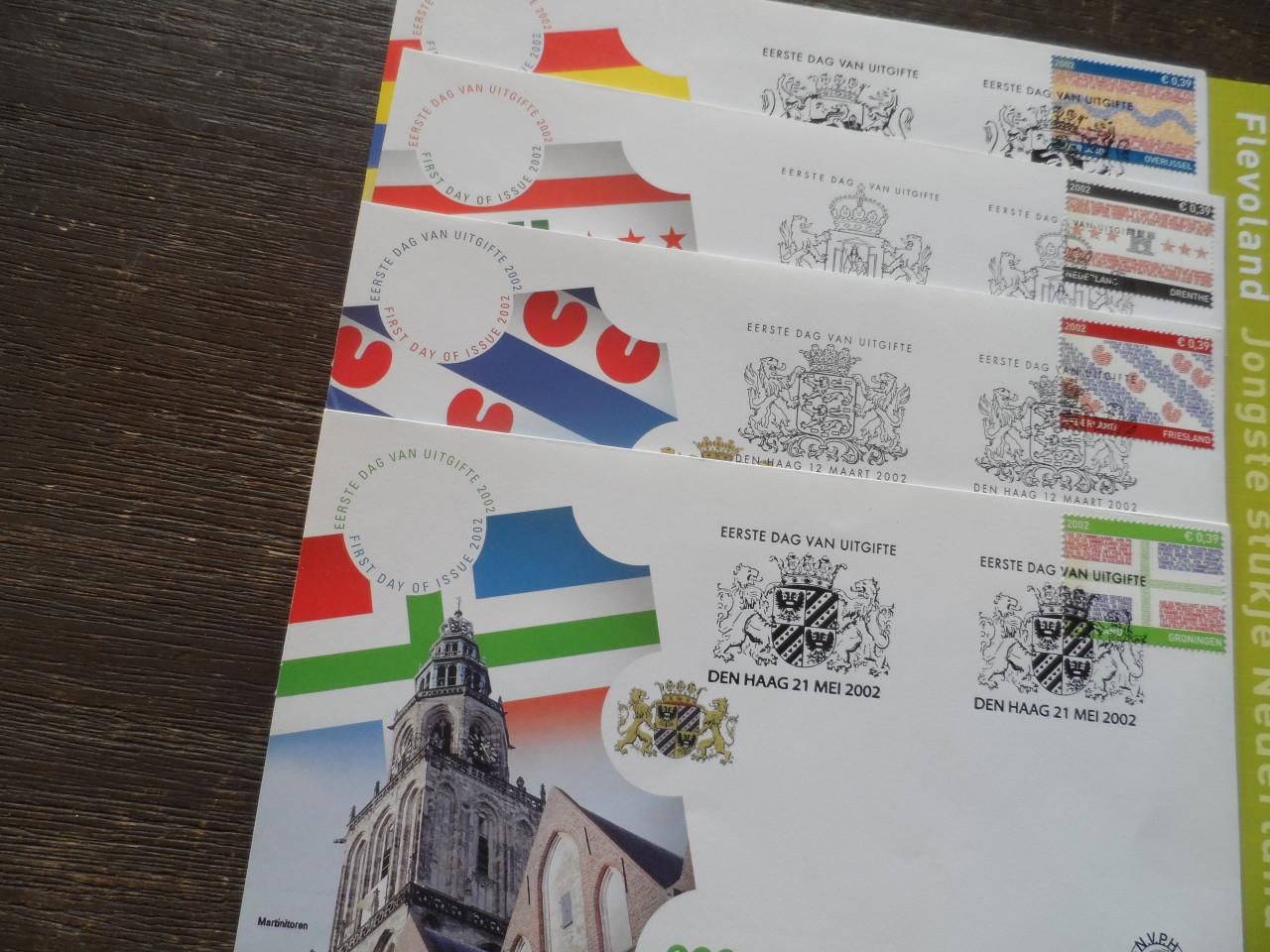 Postzegels velletjes van alle provincies.