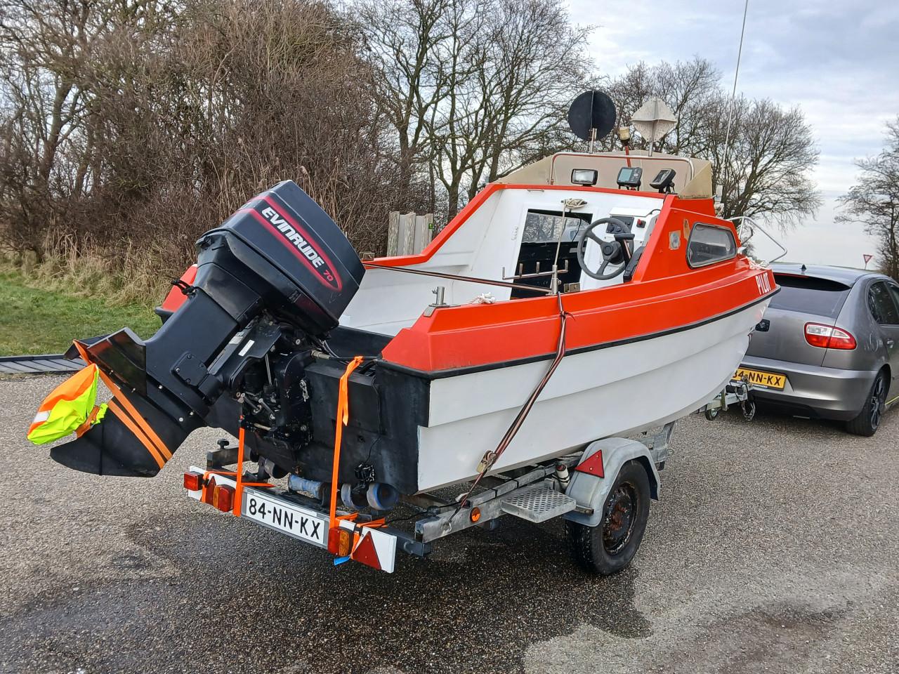 Visboot pilot 420 met 70pk, pega trailer
