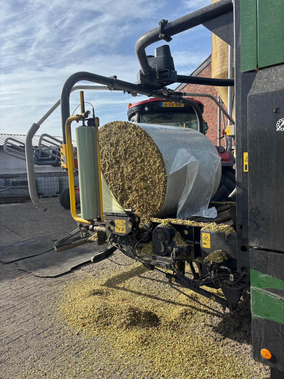 Te koop grote mais balen
