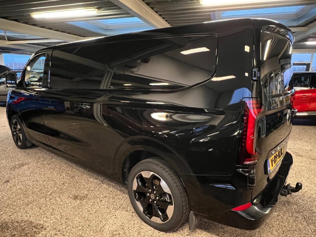 Volkswagen E-transporter 32 l2h1 bulli 64 kwh bulli 285pk, trekhaak enz..