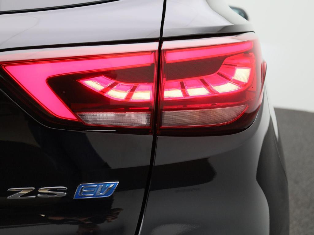 MG Zs Ev long range luxury 70 kwh | panoramadak | leder | apple carplay - a