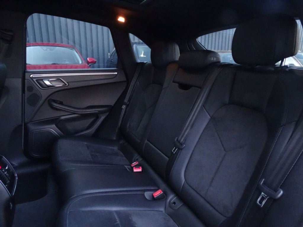 Porsche Macan 2.0 sport design | 21" | pano | pasm | dealer ond.