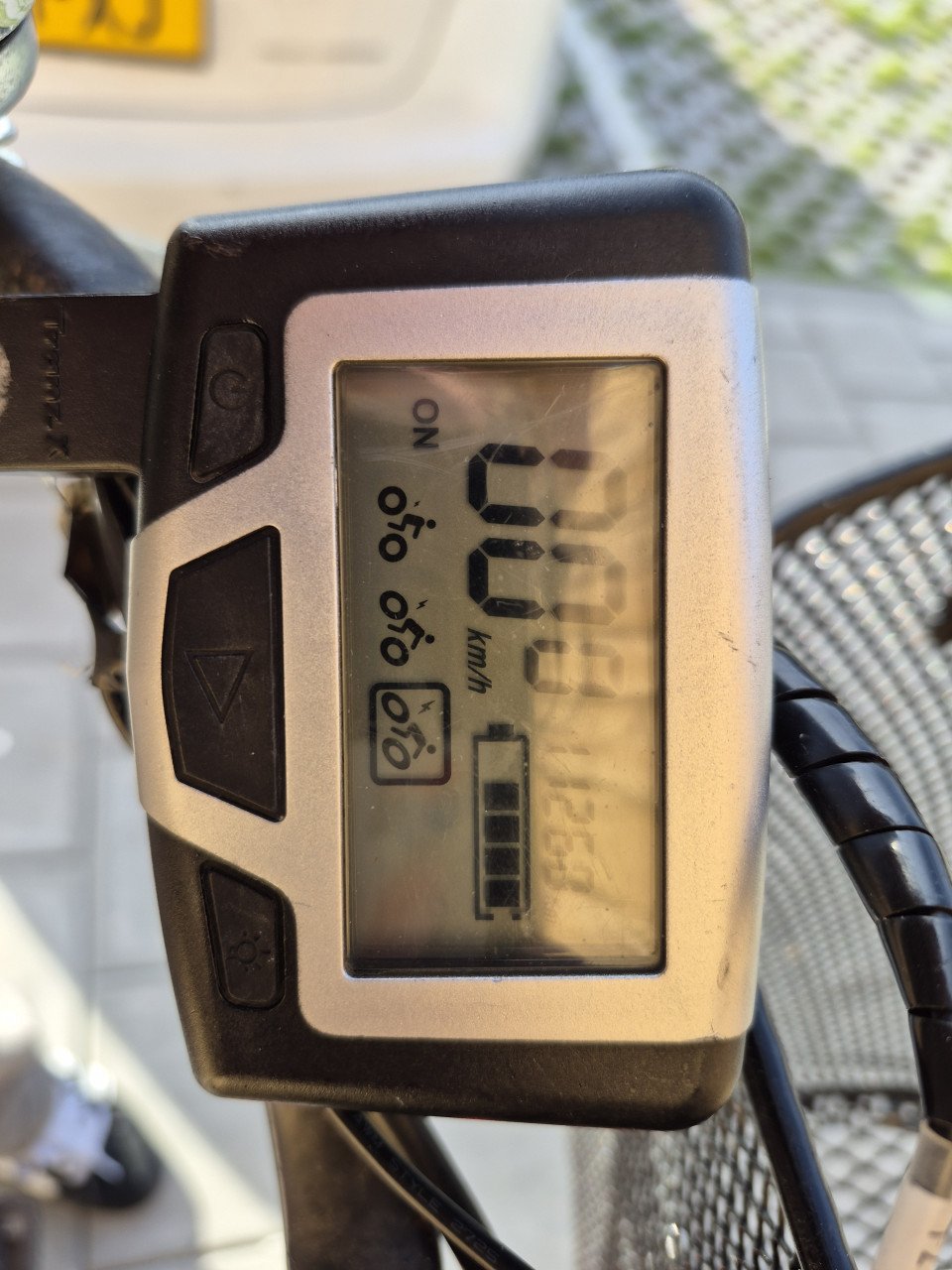 Fijne Elektrische damesfiets met fietstassen! E-bike