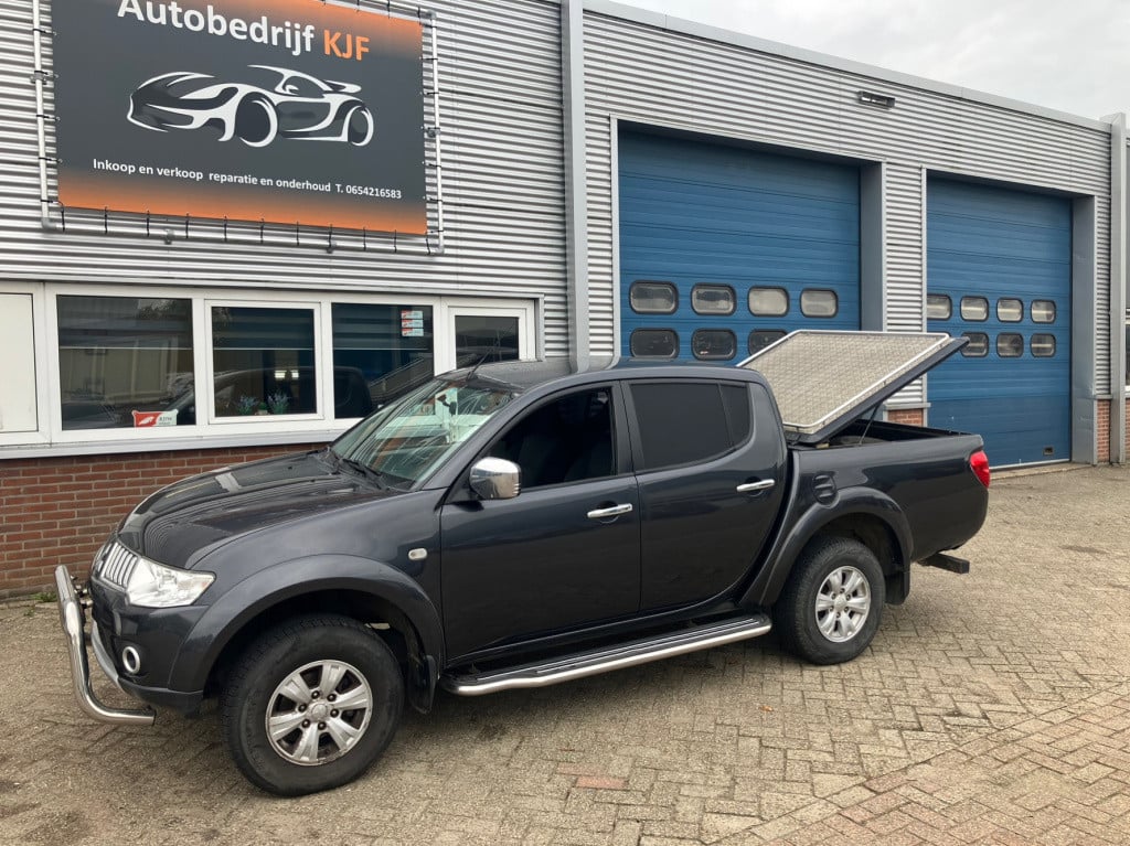 Mitsubishi L200 2.5 di-d club cab invite 4x4 diff-lock