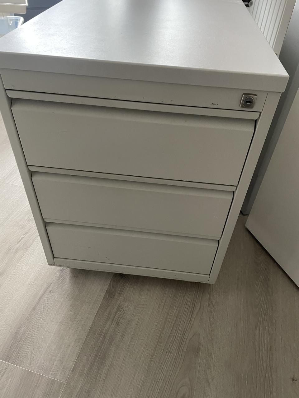 Stalen ladekastjes 2x