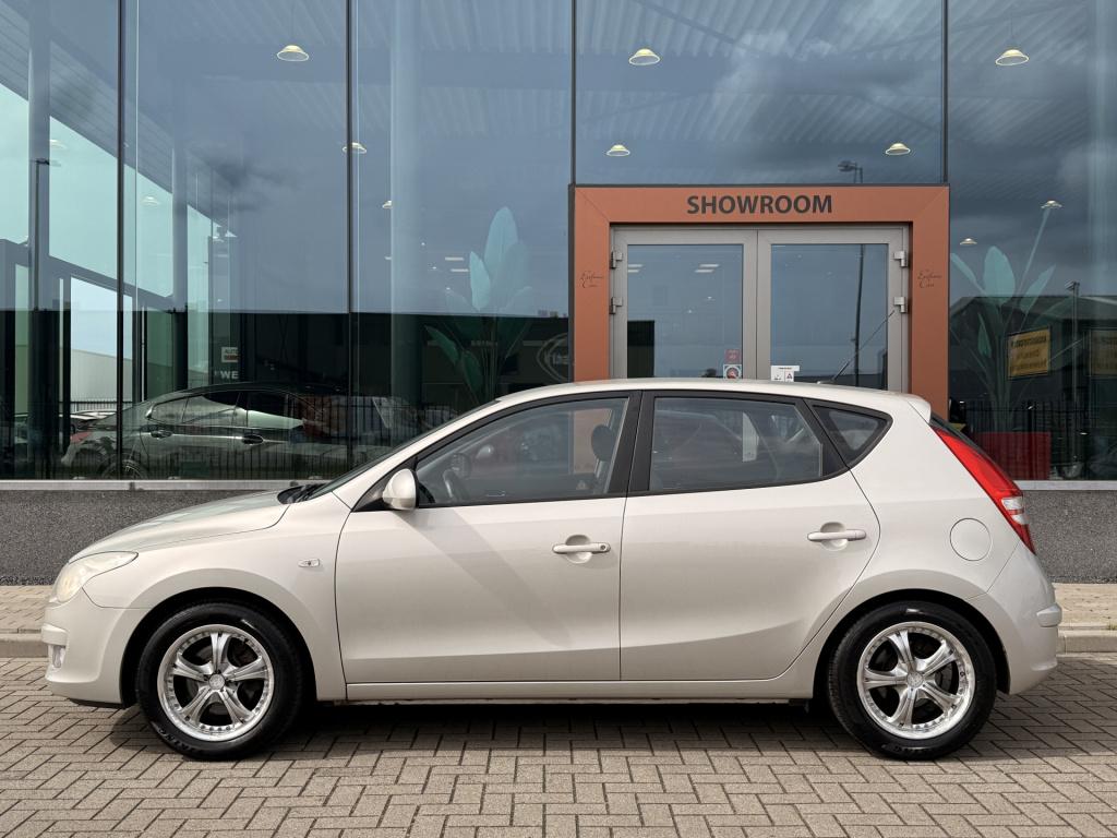 Hyundai I 30 1.4i dynamic 5drs | cd-speler | airco | lm velgen