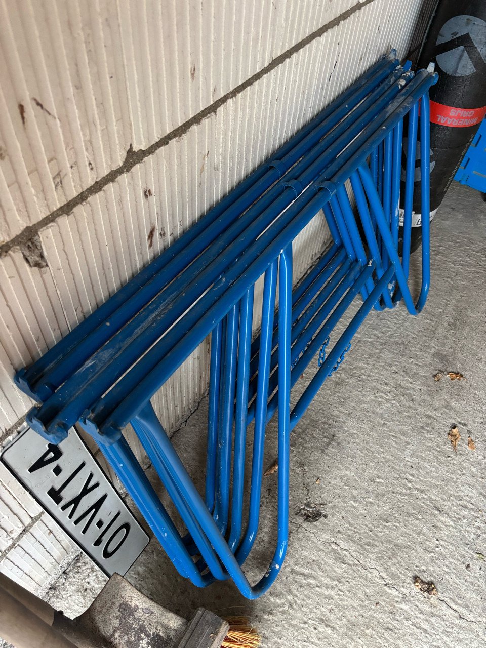 Te koop partij steigerplanken en drie schragen