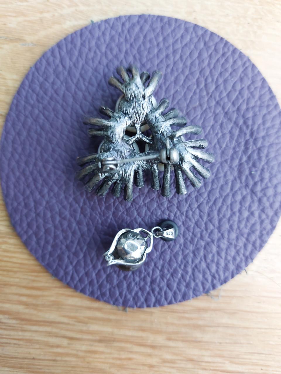 Armband-Broche en Hanger.