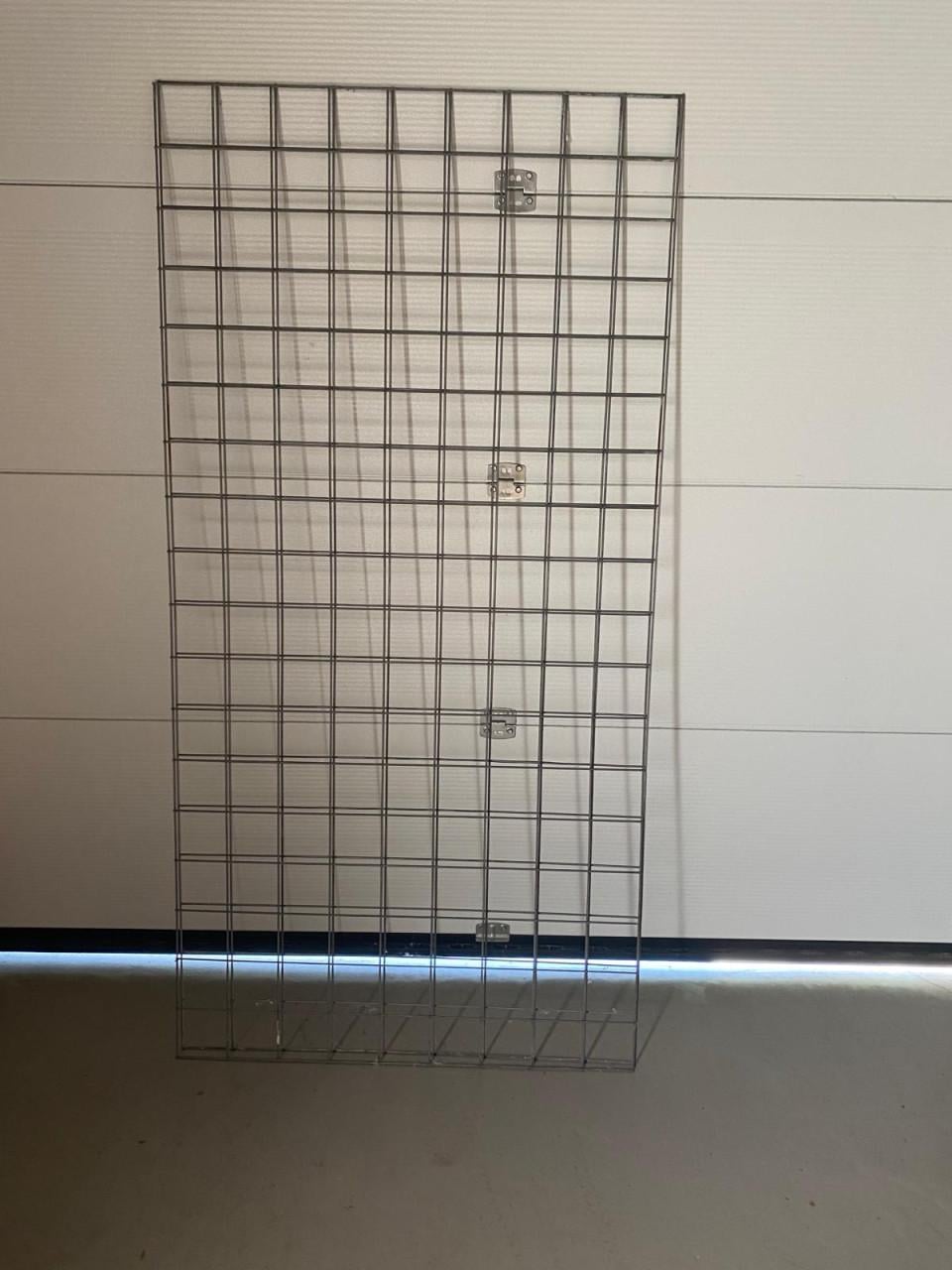 2 gaaspanelen. Gegalvaniseerd.