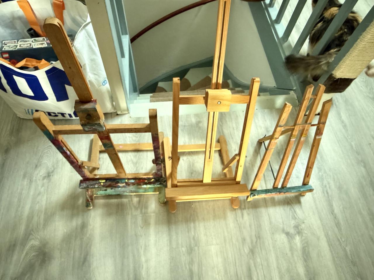 Schilderezels , kwasten , canvassen enzovoort