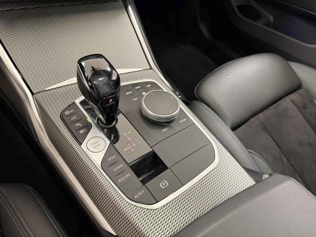BMW 3-serie 330e m-sport | schuif/kanteldak | trekhaak | 360 camera |