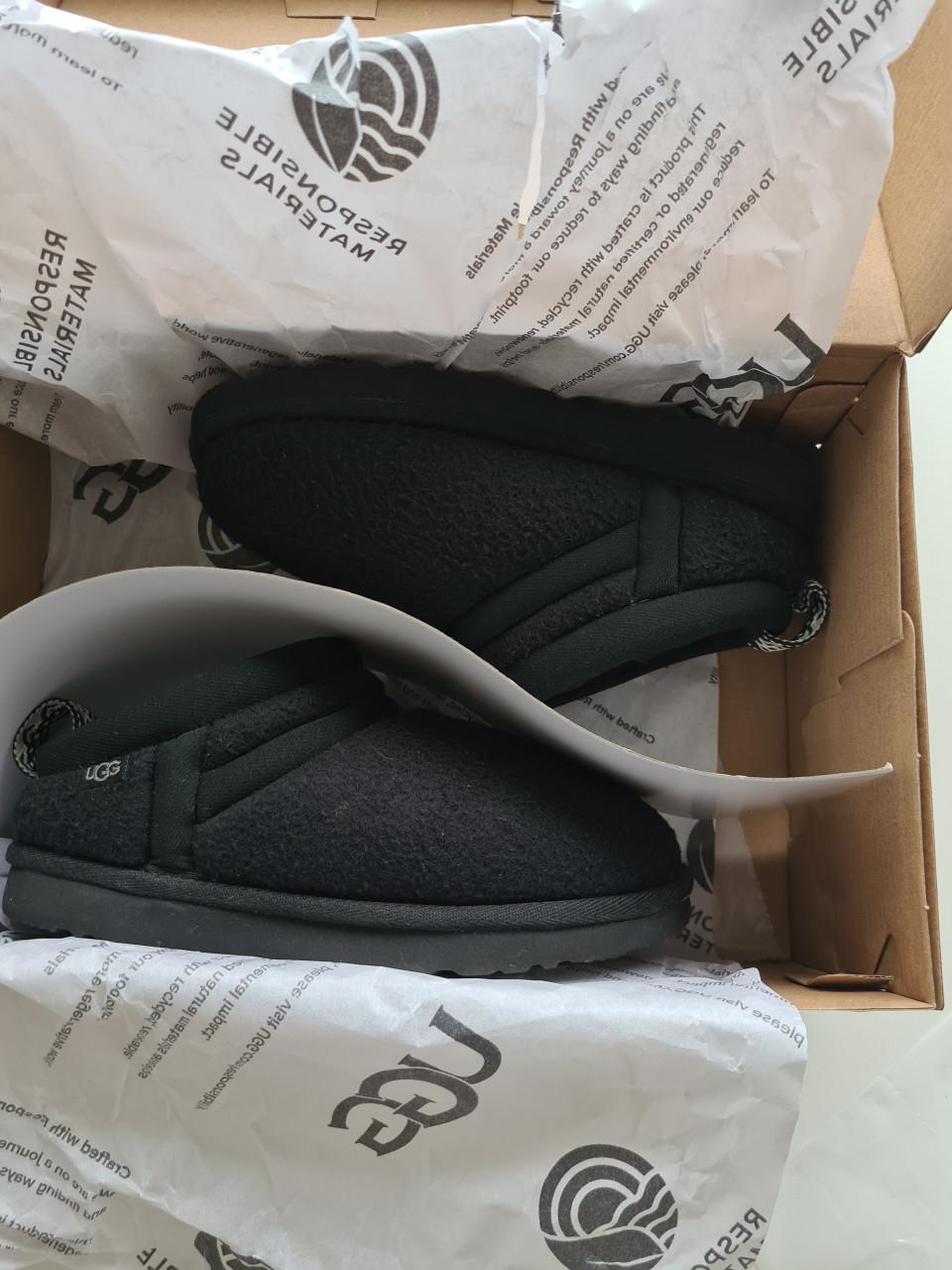 Nieuwe zwarte UGG pantoffels  Maat 32,5