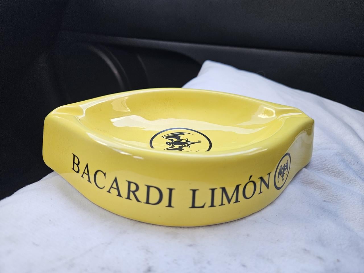 Vintage Bacardi Limón Asbak - Gele Keramische Asbak