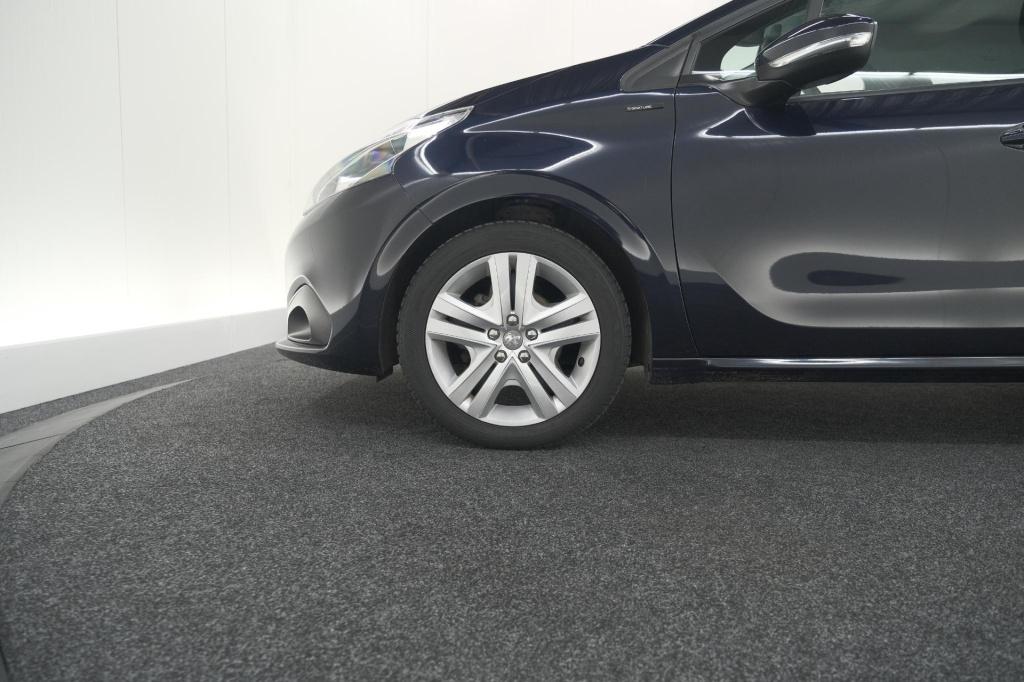 Peugeot 208 puretech 82 signature | allseason banden | navigatie | parkeers