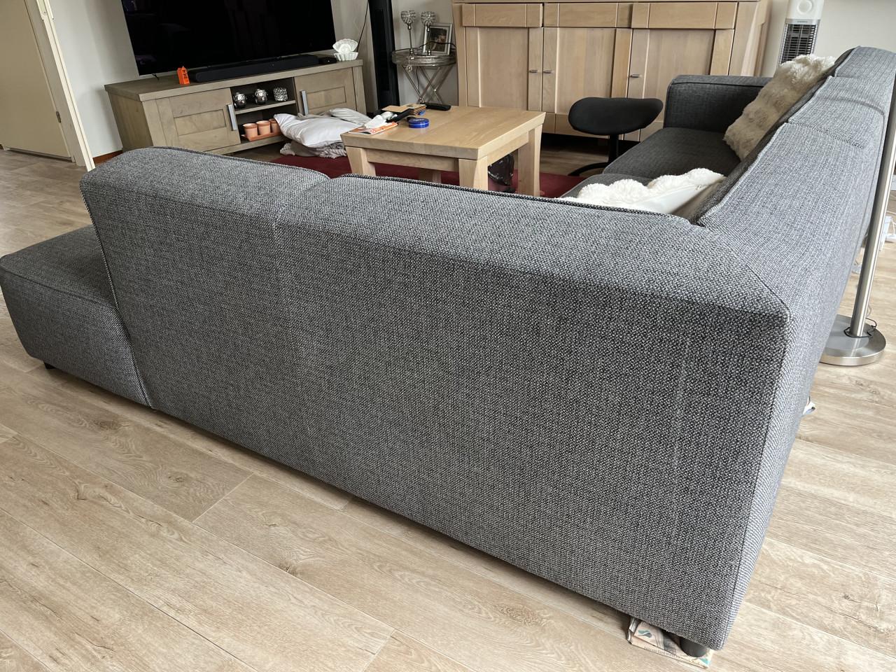 Te koop hoekbank.
