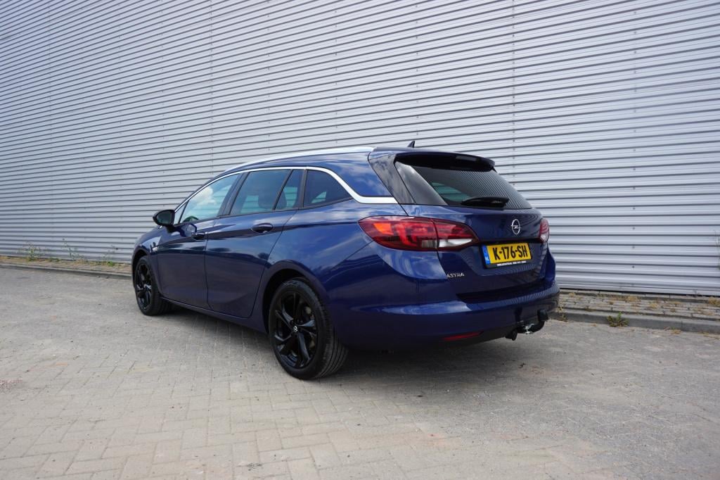Opel Astra sports tourer 1.2 elegance airco / navi / cruise / camera / park
