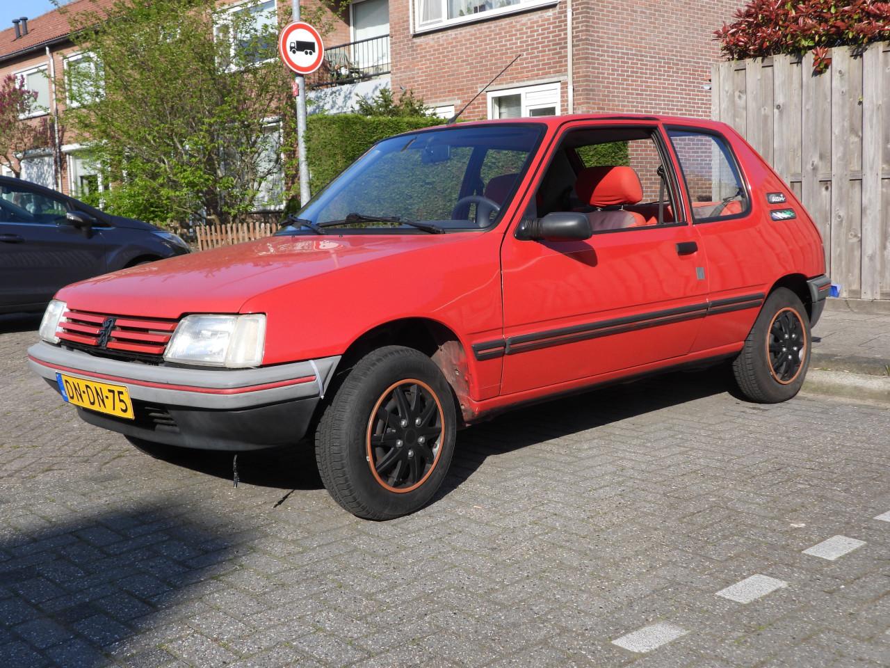 Peugeot 205 Accent 1.1  Rood