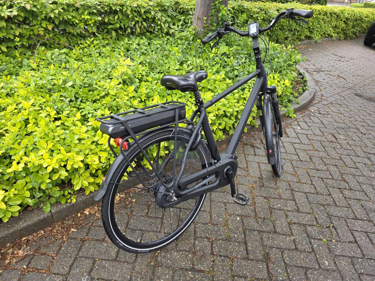 Keurig nette Stella elektrische heren fiets met Shimano middenmotor