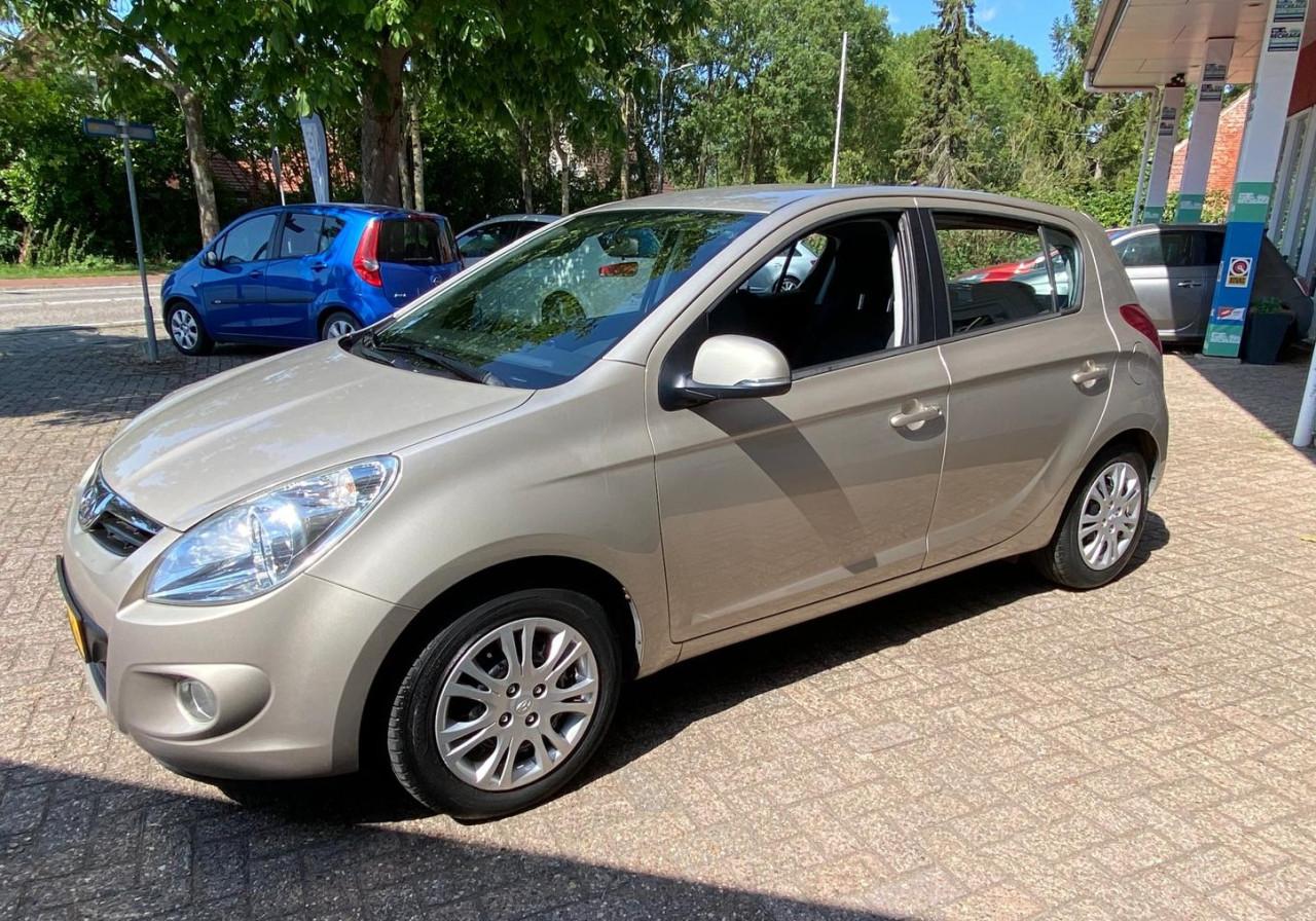 🚗 Hyundai i20 1.2i i-Motion | 52.370km! | Trekhaak | Airco | apk +garantie