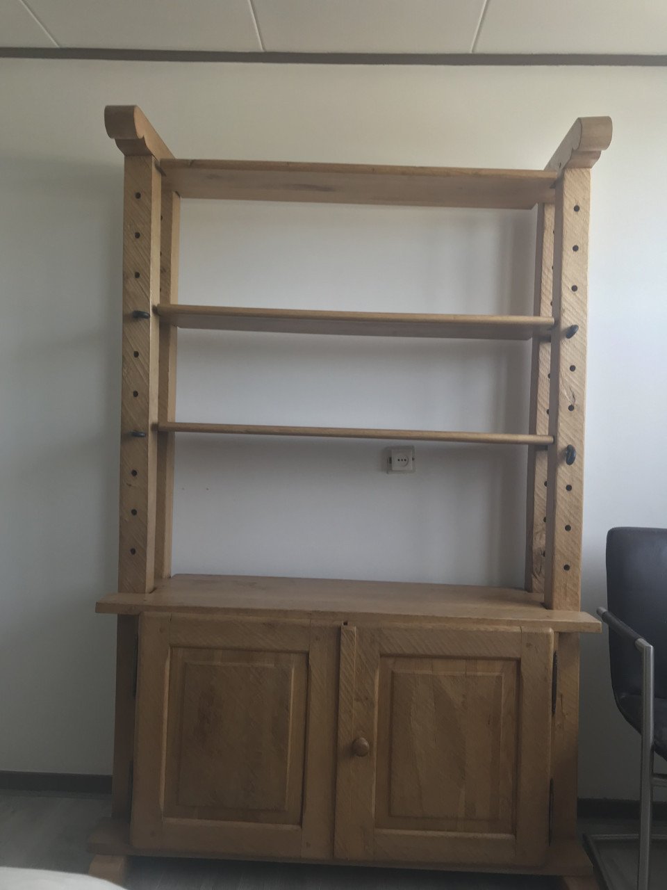 Massief houten kaaskast