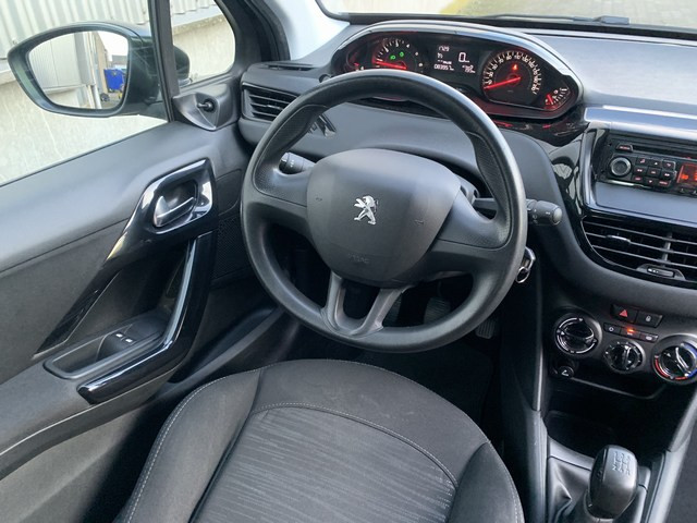 Peugeot 208 1.0 - v e r k o c h t