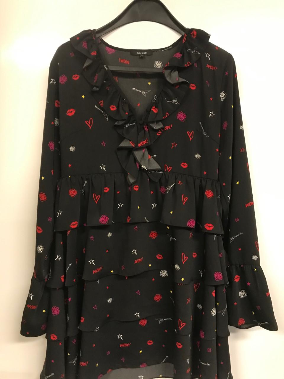 Jurkjes o.a. Nikkie Plessen en Josh V