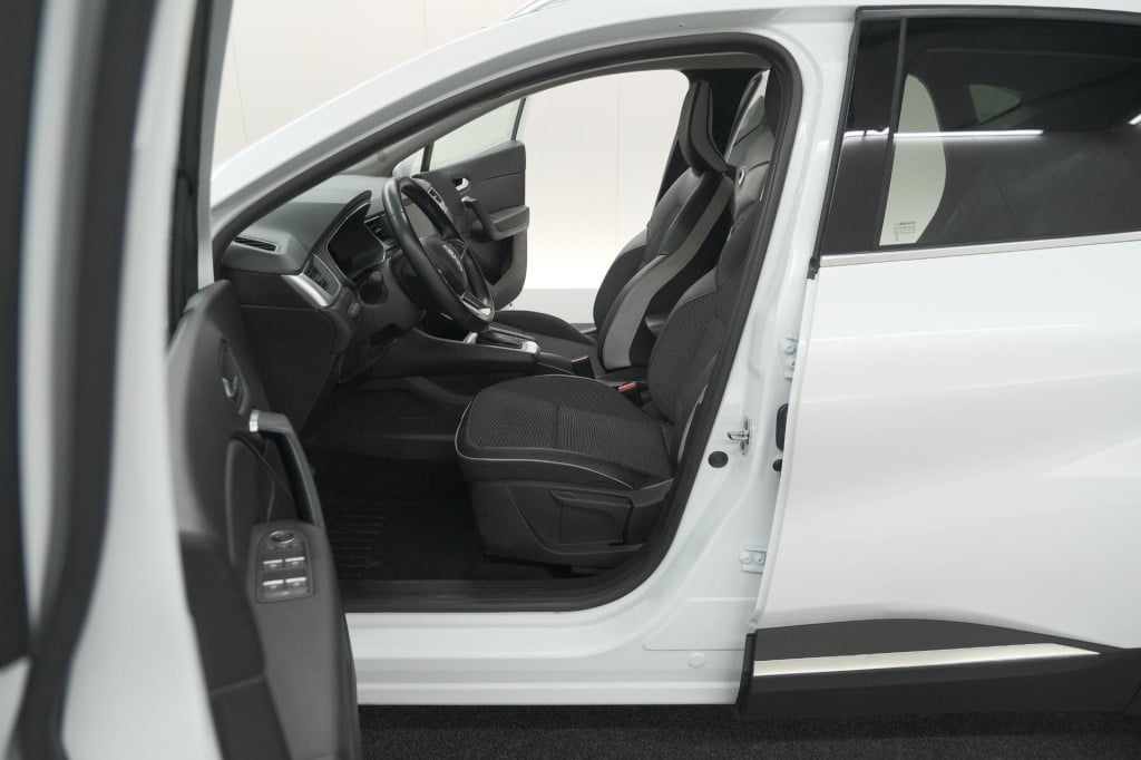 Renault Captur 1.6 e-tech plug-in hybrid 160 intens | trekhaak | camera | n