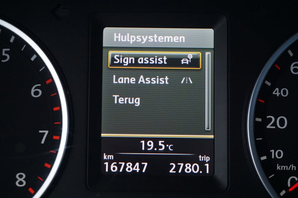 Volkswagen Tiguan 1.4 tsi sport&style airco / navi / cruise / pano / lane a