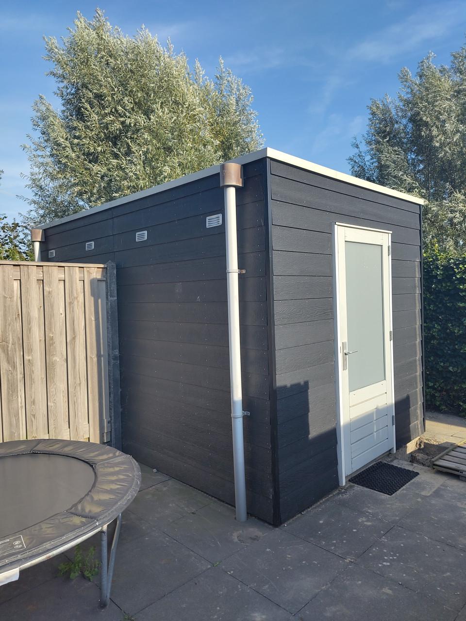 Houten schuurpanelen met kunststof coating
