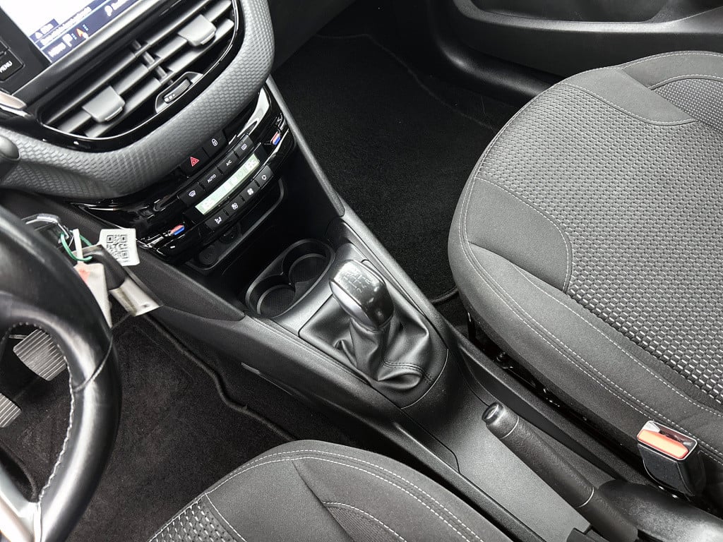 Peugeot 208 82pk allure | rijklaar | navi | parkeersensoren | trekhaak vast