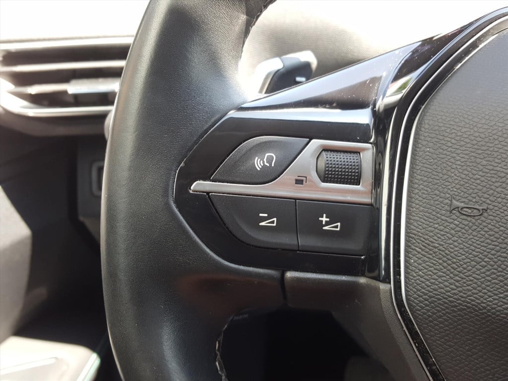 Peugeot 3008 1.6 plug-in hybrid 225pk blue lease allure eat8 automaat navig