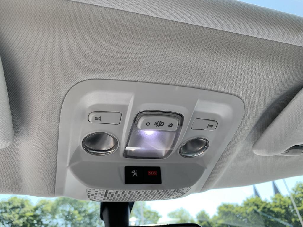 Peugeot 2008 blue lion 1.2-110pk navigatie | cruise control | airco | panor