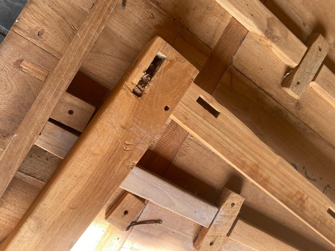 Massieve teak tafel 160x160 – klusproject  gratis af te halen
