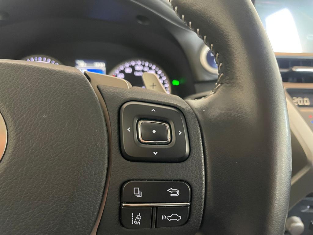 Lexus Nx 300h awd business line