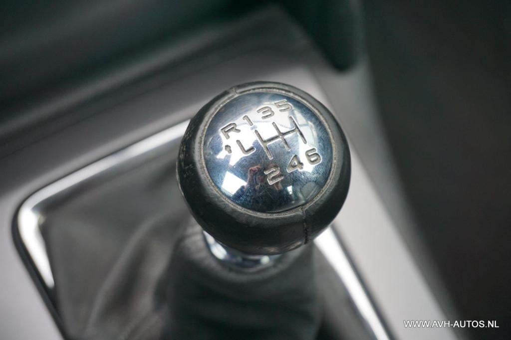 Peugeot 407 coupé 2.2-16v pack