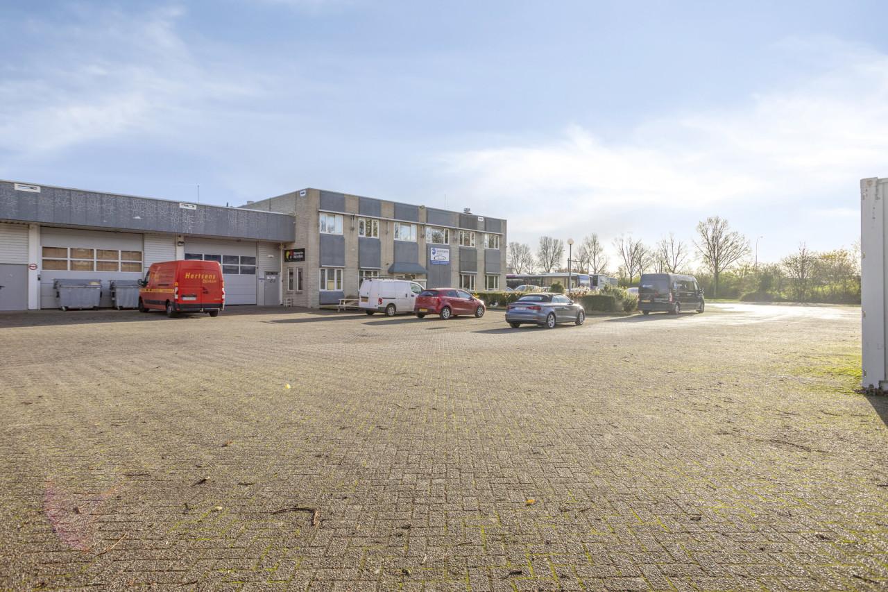 TE HUUR | Kantoor/bedrijfsunits op een strategische locatie in Middelburg