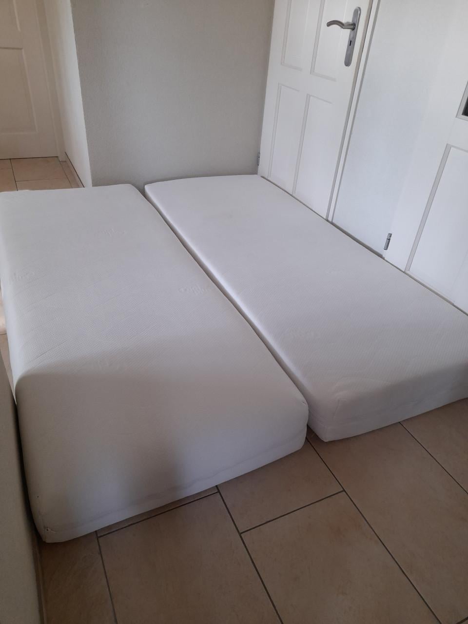 2 x Matras 80 x 200 (in goede nette schone staat)