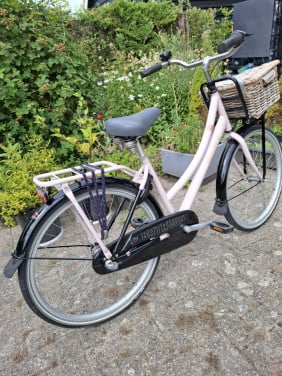 Kinderfiets roze. Inch 26 , tot 14 jaar mooie fiets.