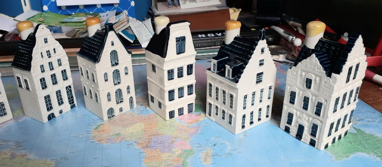 8 KLM Huisjes    nr. 25, 28, 51, 53, 54, 61, 77 en 81.