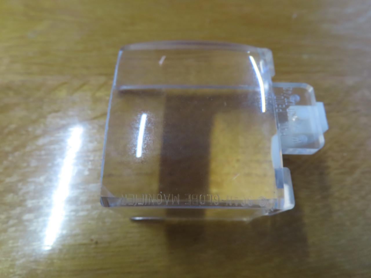 Vergrootglas Materiaal: plastic 5,5 cm x 6 cm. €.5,00