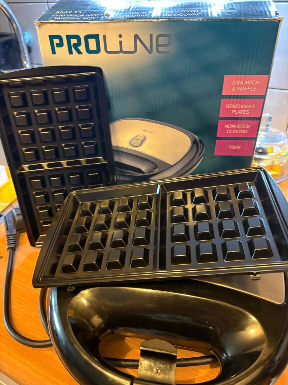 Nieuw: Tosti- Wafelijzer. Nooit gebruikt.