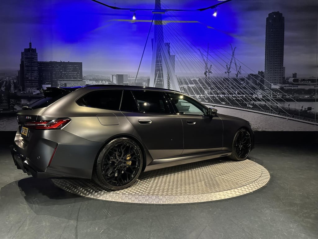 BMW M5 5-serie touring *keramisch*pano*bowers&wilkins*nl*