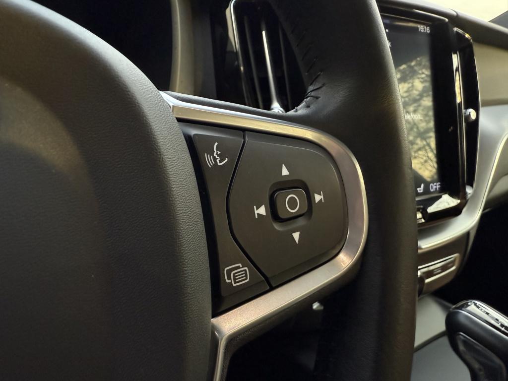 Volvo XC60 2.0 t4 momentum // 18.000km! //