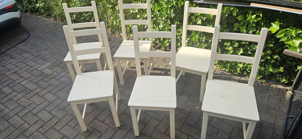 6 houten stoelen, gratis of voor kratje bier