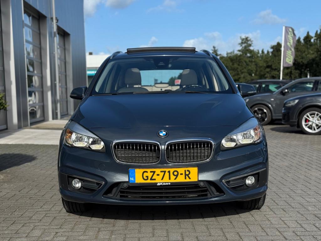 BMW 2-serie gran tourer 220i luxury 7p. * trekhaak * leer * panoramadak * n