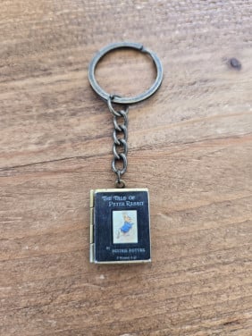 Sleutelhanger met portretboekje Peter Rabbit van Beatrix Potter