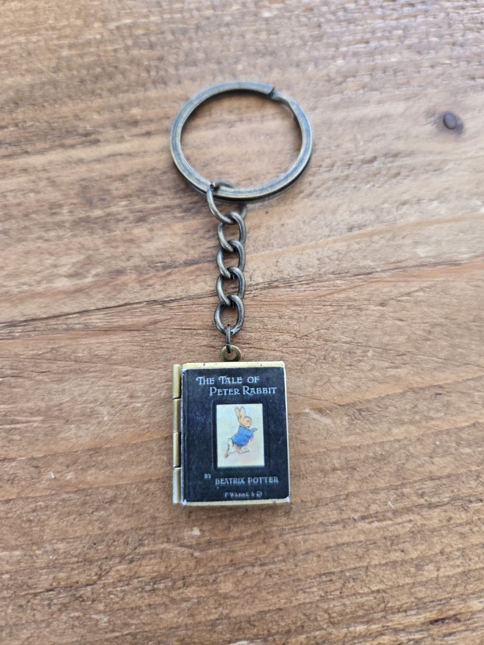 Sleutelhanger met portretboekje Peter Rabbit van Beatrix Potter